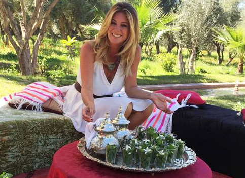 Kiwi supermodel Rachel Hunter promotes Moroccan mint tea