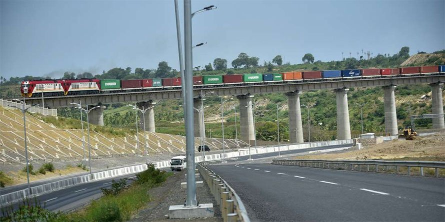 Railway holds key to freeing up roads, <font color=#ff0000>cutting pollution</font>