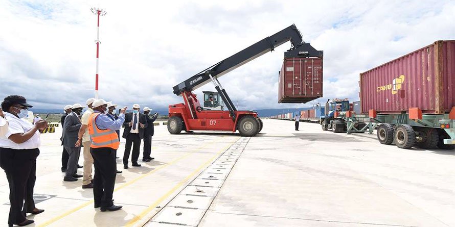 <font color=#ff0000>Billions in investments at risk as transit cargo moves to Naivasha</font>